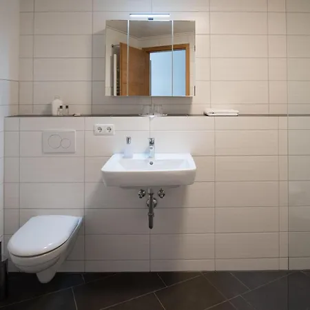 Moderne Direkt Am Wasser Apartment