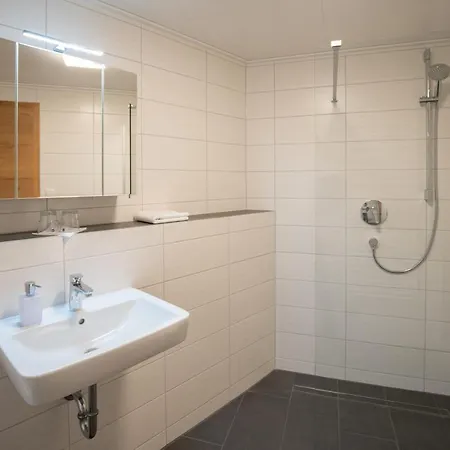 Moderne Direkt Am Wasser